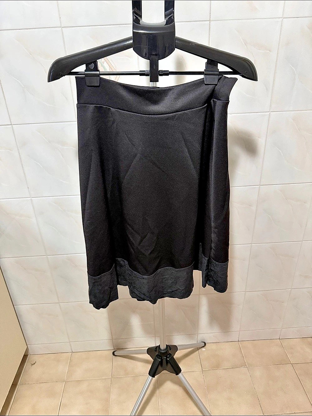 CHIC Black Ruffle Hem Midi Skirt Size Large